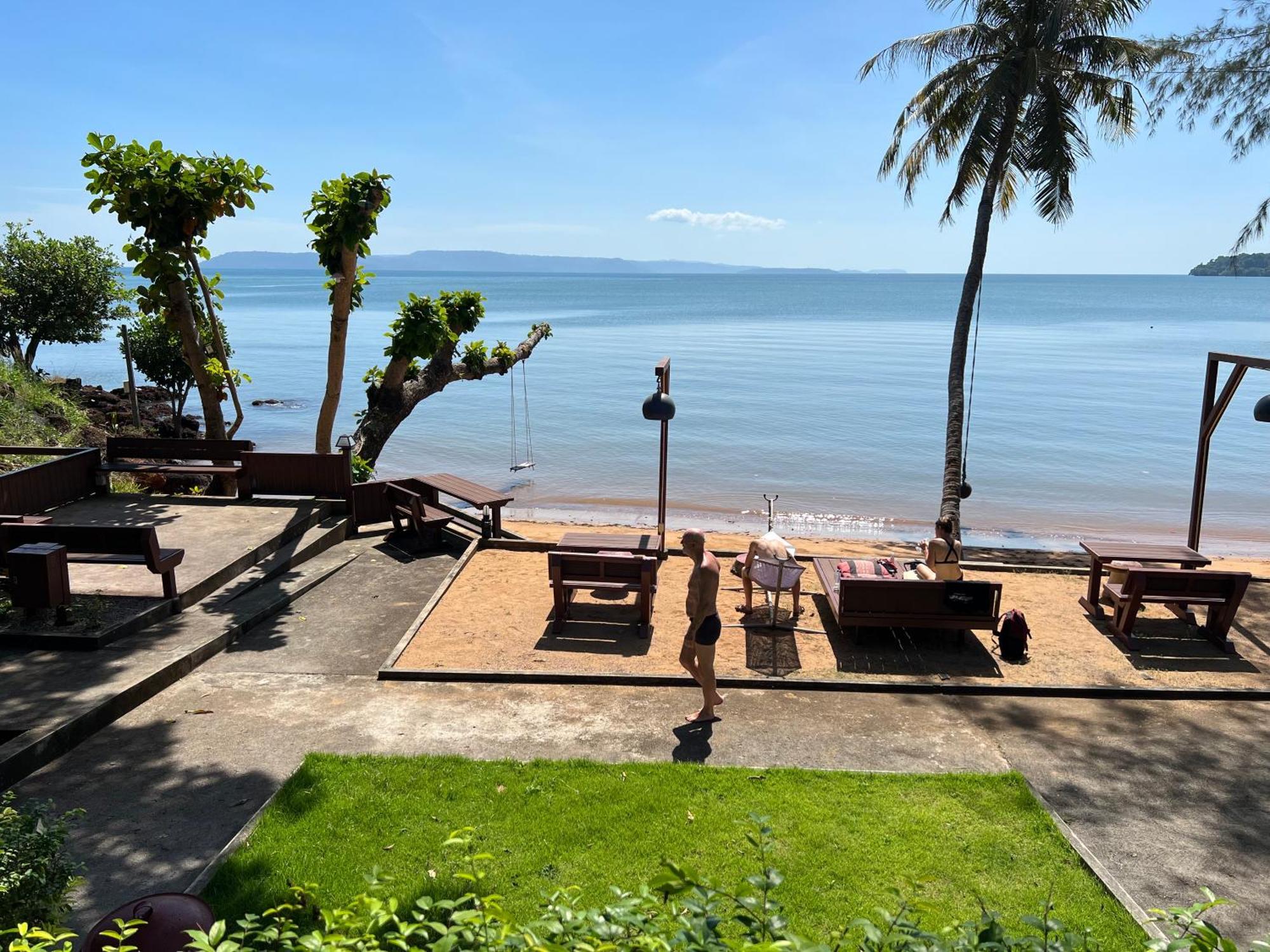 Koh Mak Buri Hut Natural Resort Exterior photo