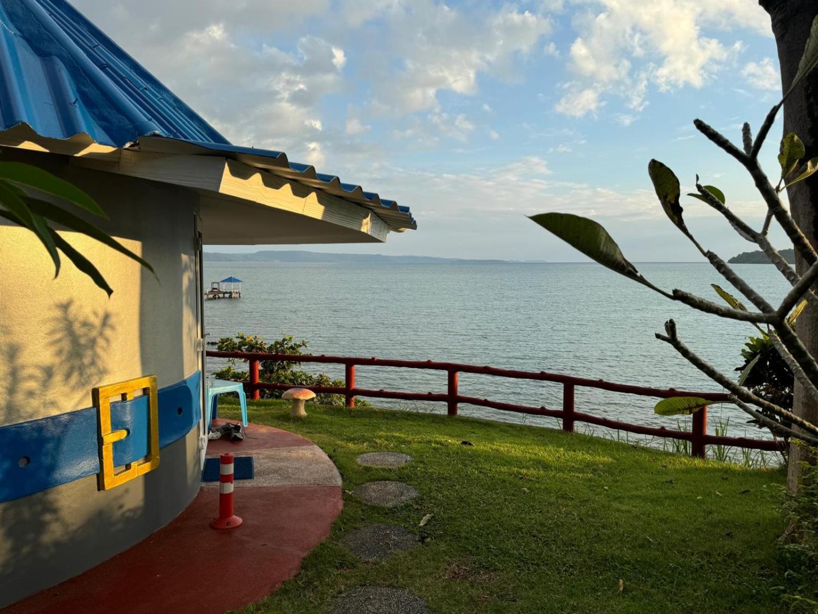 Koh Mak Buri Hut Natural Resort Exterior photo