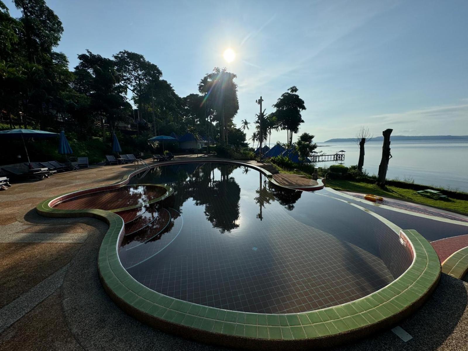 Koh Mak Buri Hut Natural Resort Exterior photo