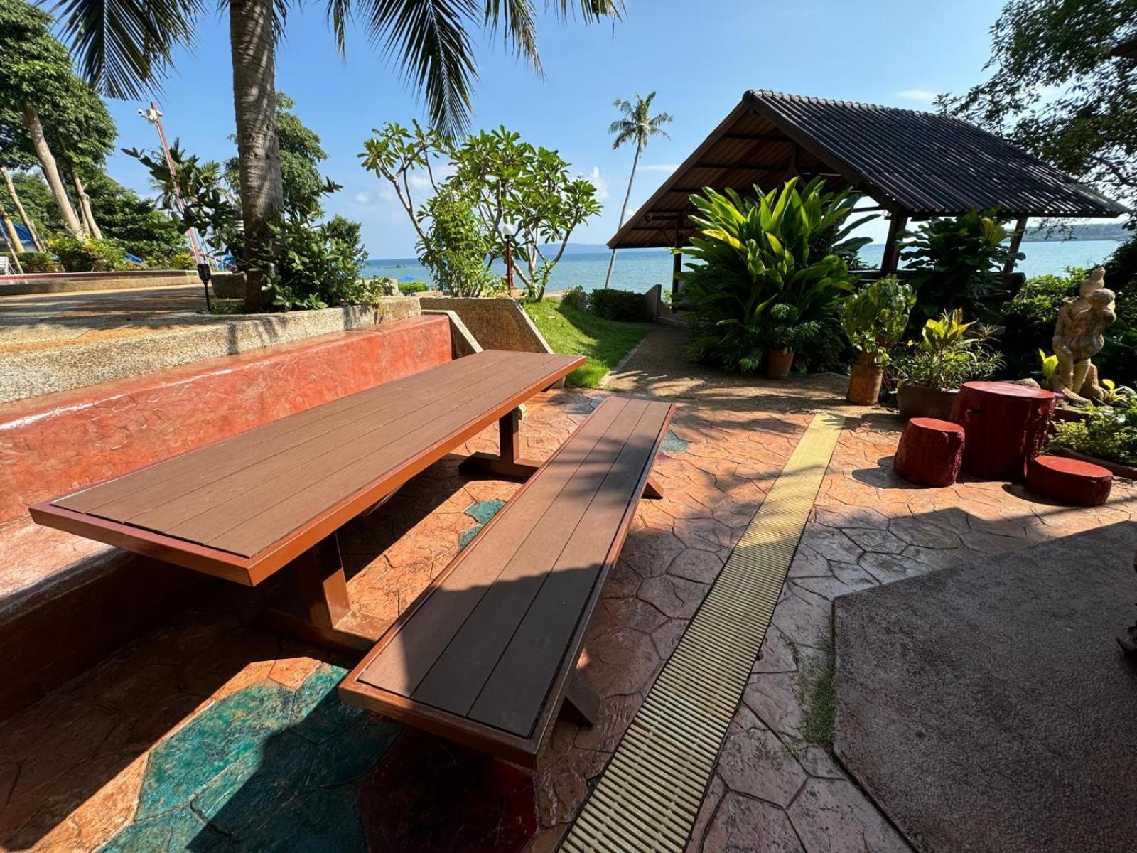 Koh Mak Buri Hut Natural Resort Exterior photo