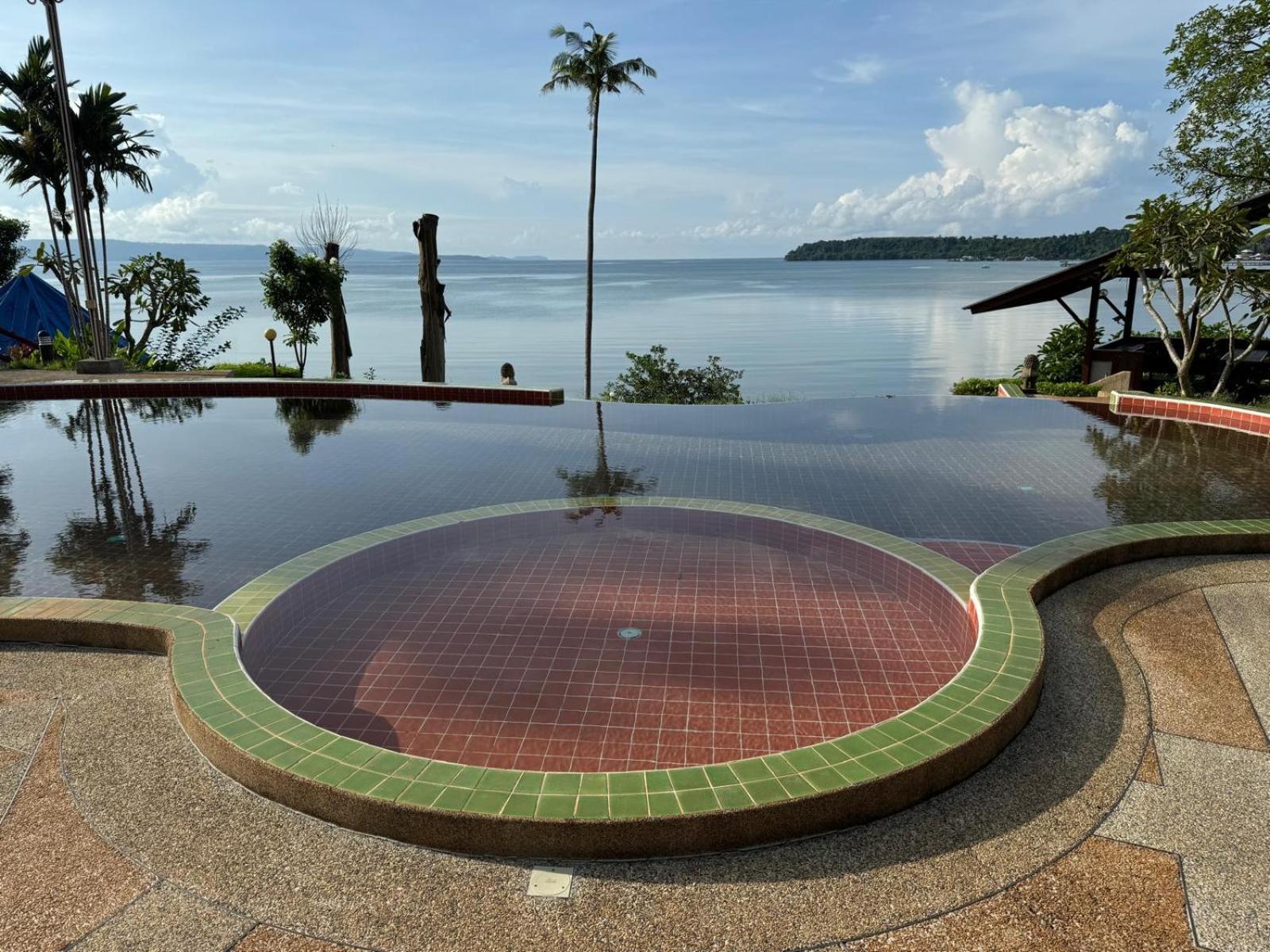 Koh Mak Buri Hut Natural Resort Exterior photo