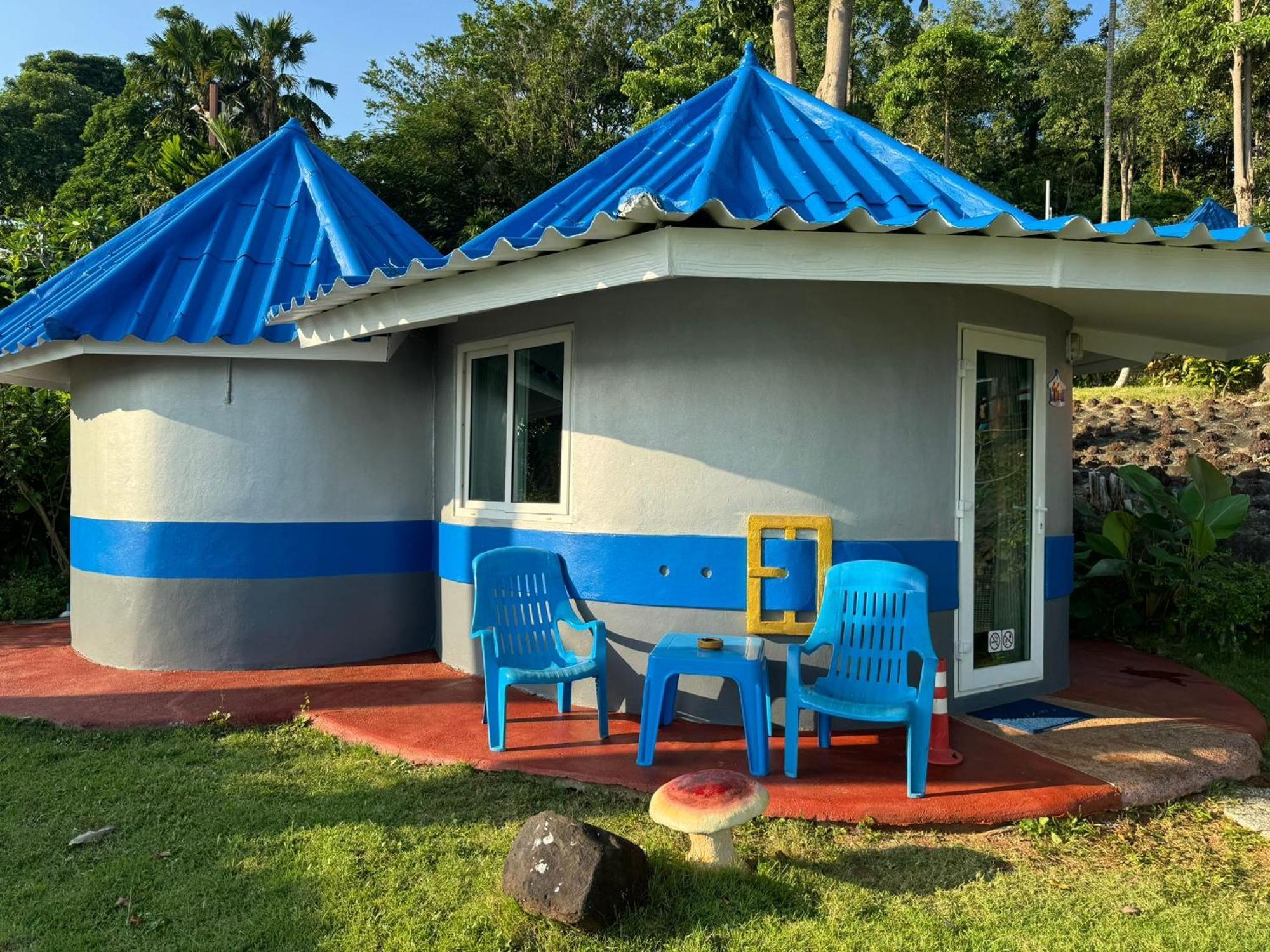 Koh Mak Buri Hut Natural Resort Exterior photo